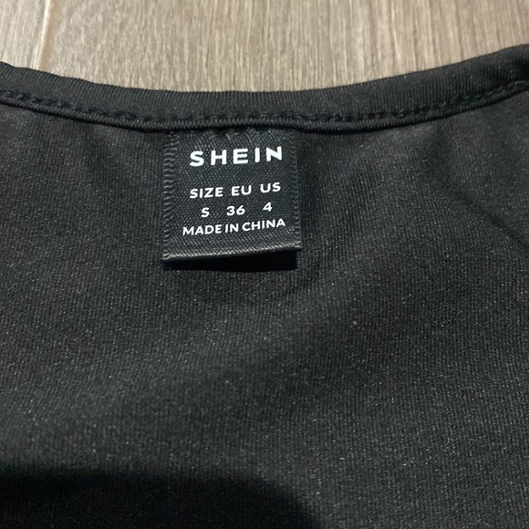 Shein. Black fitted crop top. - Picture 4 of 6